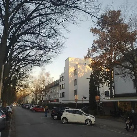 Big For 2 Pers, 9 Min To Trade Fare, Free Parking *