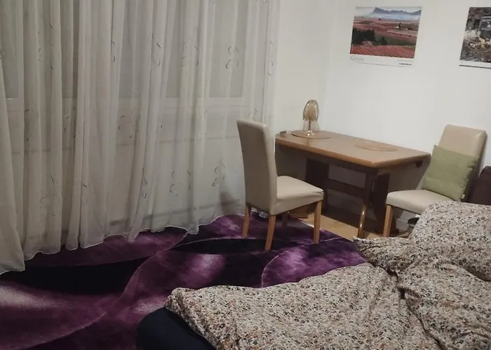 Big For 2 Pers, 9 Min To Trade Fare, Free Parking Homestay *