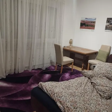 Big For 2 Pers, 9 Min To Trade Fare, Free Parking 民宿 *