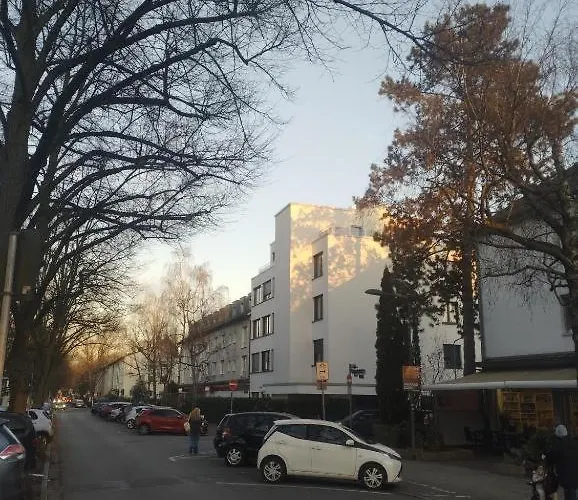 Big For 2 Pers, 9 Min To Trade Fare, Free Parking *